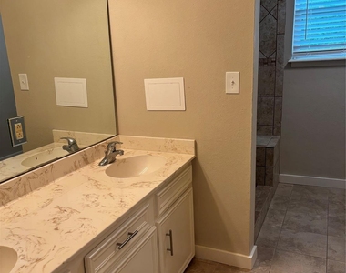 8049 Forest Hills Drive - Photo Thumbnail 6