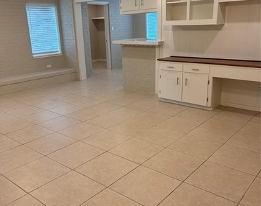 8049 Forest Hills Drive - Photo Thumbnail 16