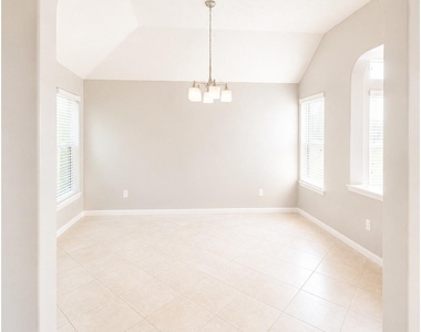 31 Auburn Path Drive - Photo Thumbnail 4