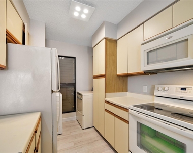 7700 Seawall Boulevard - Photo Thumbnail 21