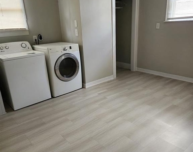 522 Aron Street - Photo Thumbnail 6