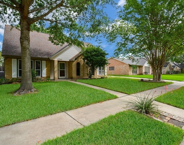 21318 Park Valley Drive - Photo Thumbnail 3