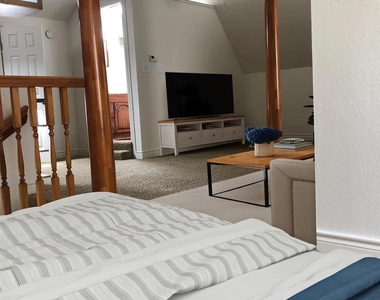 4122 Drake Street - Photo Thumbnail 3