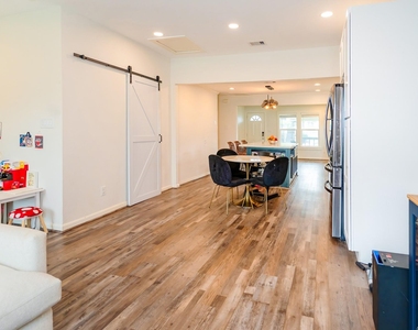 1607 W 22nd Street - Photo Thumbnail 13