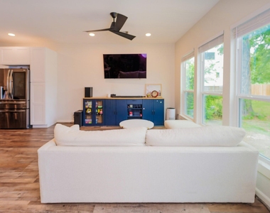 1607 W 22nd Street - Photo Thumbnail 16