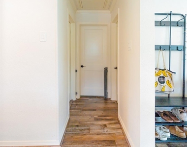1607 W 22nd Street - Photo Thumbnail 22
