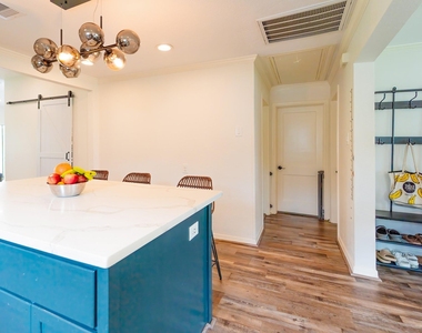 1607 W 22nd Street - Photo Thumbnail 21