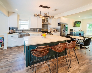 1607 W 22nd Street - Photo Thumbnail 6