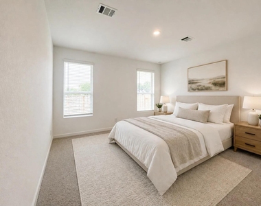 513 Robin Street - Photo Thumbnail 4