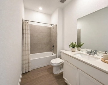 513 Robin Street - Photo Thumbnail 10
