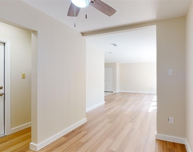 2105 N Red Cedar Circle - Photo Thumbnail 12