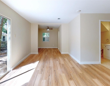 2105 N Red Cedar Circle - Photo Thumbnail 6