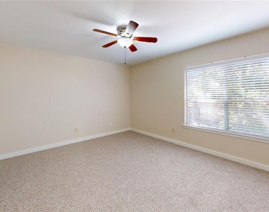 2105 N Red Cedar Circle - Photo Thumbnail 16