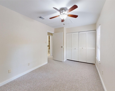 2105 N Red Cedar Circle - Photo Thumbnail 15