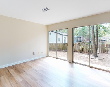 2105 N Red Cedar Circle - Photo Thumbnail 7