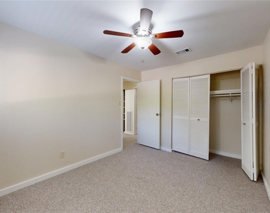 2105 N Red Cedar Circle - Photo Thumbnail 14