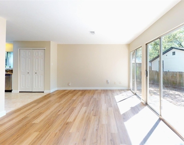 2105 N Red Cedar Circle - Photo Thumbnail 10