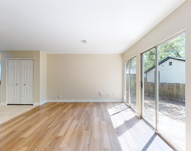 2105 N Red Cedar Circle - Photo Thumbnail 11