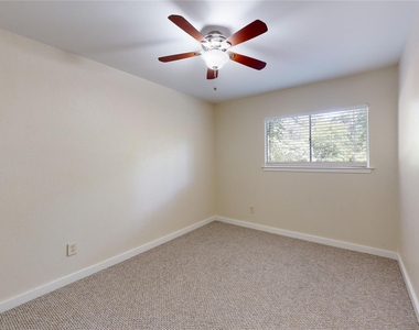 2105 N Red Cedar Circle - Photo Thumbnail 13