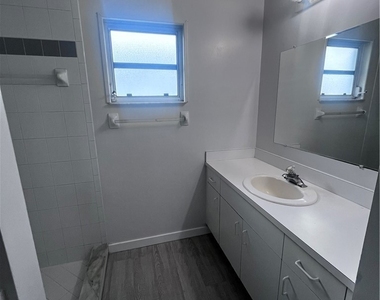 1306 Sw 11th Street - Photo Thumbnail 3