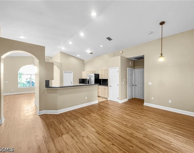 2105 Ne 15th Terrace - Photo Thumbnail 12