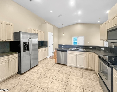 2105 Ne 15th Terrace - Photo Thumbnail 15