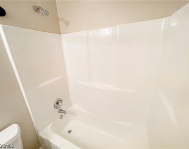 2105 Ne 15th Terrace - Photo Thumbnail 19