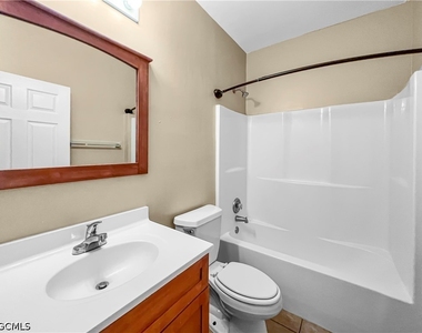 2105 Ne 15th Terrace - Photo Thumbnail 18