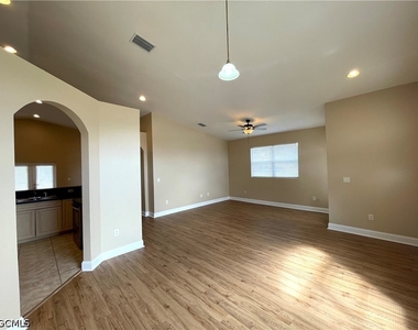 2105 Ne 15th Terrace - Photo Thumbnail 11