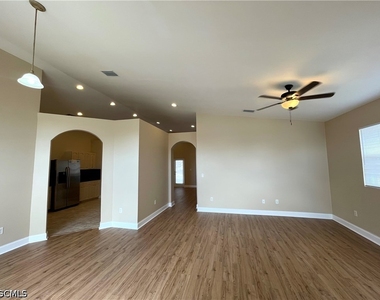 2105 Ne 15th Terrace - Photo Thumbnail 9