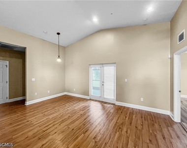 2105 Ne 15th Terrace - Photo Thumbnail 7