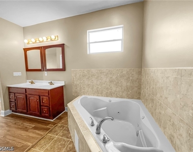 2105 Ne 15th Terrace - Photo Thumbnail 32