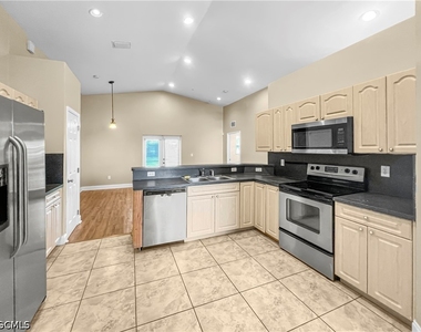 2105 Ne 15th Terrace - Photo Thumbnail 16