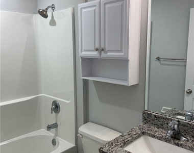 2837 Nw 24th Avenue - Photo Thumbnail 9
