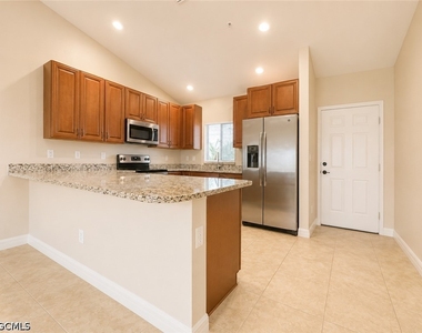 4109 Sw 8th Place - Photo Thumbnail 2