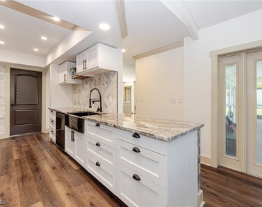 2507 Lakeview Drive - Photo Thumbnail 15