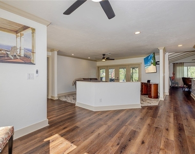 2507 Lakeview Drive - Photo Thumbnail 12