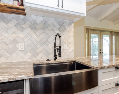 2507 Lakeview Drive - Photo Thumbnail 18