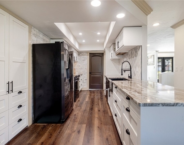 2507 Lakeview Drive - Photo Thumbnail 14