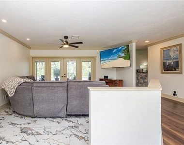 2507 Lakeview Drive - Photo Thumbnail 10