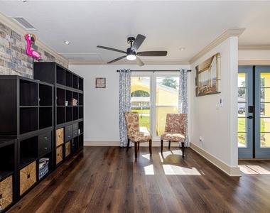 2507 Lakeview Drive - Photo Thumbnail 3