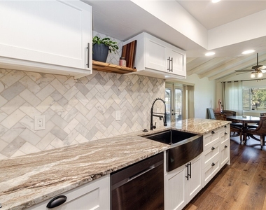 2507 Lakeview Drive - Photo Thumbnail 17