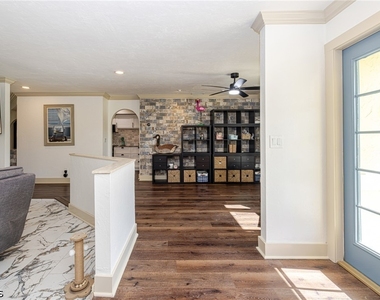 2507 Lakeview Drive - Photo Thumbnail 4