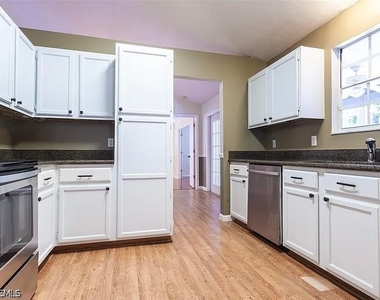 10505 Sw 55th Place - Photo Thumbnail 3