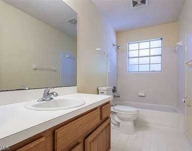 10505 Sw 55th Place - Photo Thumbnail 5