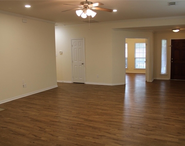 9527 Brackenton Crest Drive - Photo Thumbnail 4