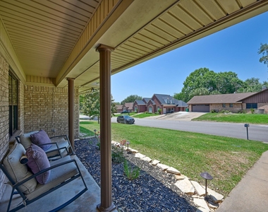 1600 Pecan Street - Photo Thumbnail 2