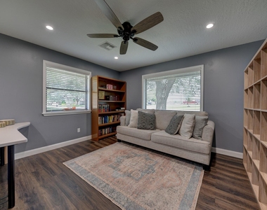 1600 Pecan Street - Photo Thumbnail 27