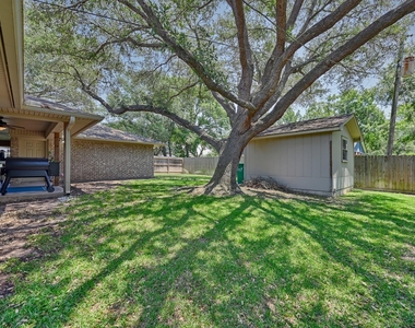 1600 Pecan Street - Photo Thumbnail 35