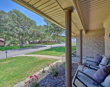 1600 Pecan Street - Photo Thumbnail 4